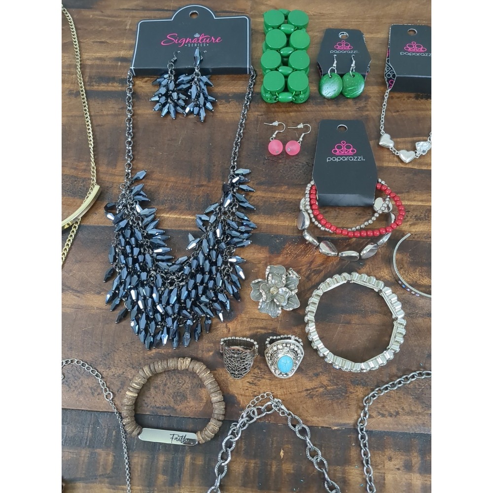 Lot Of Assorted Jewelry, Mostly Paparazzi, 23 Pieces rings, bracelets, necklaces - Picture 7 of 9